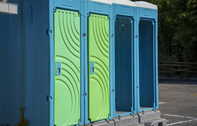 女性も使いやすい快適トイレ｜標準仕様・付属品と仮設トイレとの違い