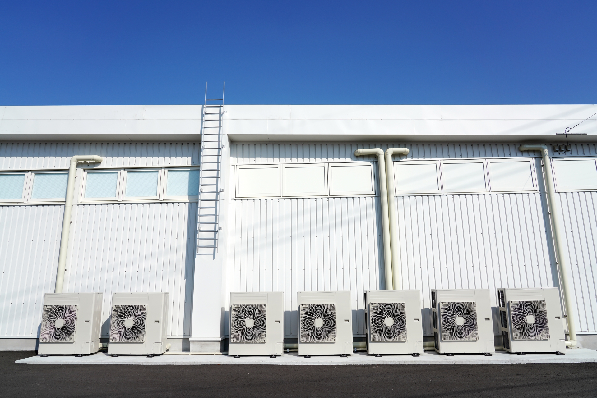 危険物倉庫の暑さ対策は重要！理由と具体的な対策方法を解説