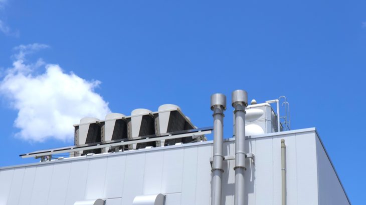 営業倉庫で危険物は保管できる？保管可能な種類・法改正のポイントを解説