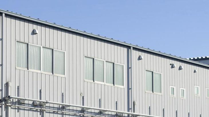 ユニットハウスとプレハブの違いを徹底比較！工期・費用・用途別の選び方を解説