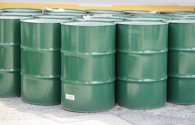 【一覧表】少量危険物の指定数量｜消防法の届出要否と計算方法も解説