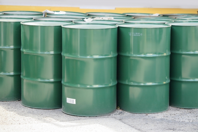 【一覧表】少量危険物の指定数量｜消防法の届出要否と計算方法も解説